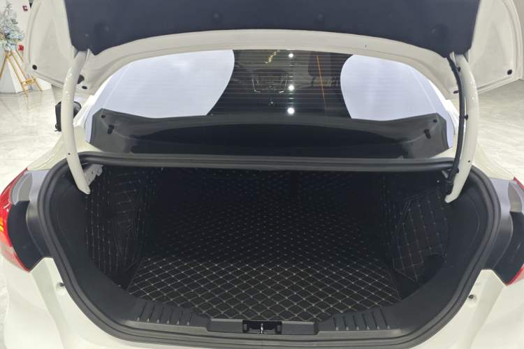 Used Ford Focus 2018 Sedan Classic 1.6L Automatic Trendy SmartDrive Edition
