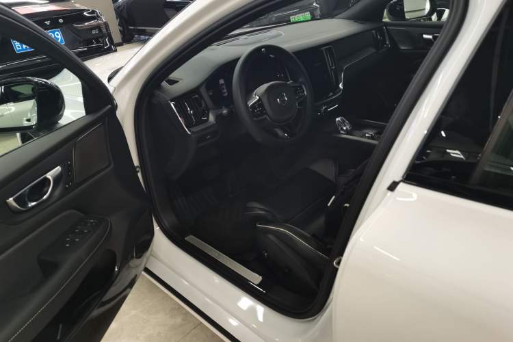 Used Volvo S60 2024 B5 Zhiya Sport Edition
