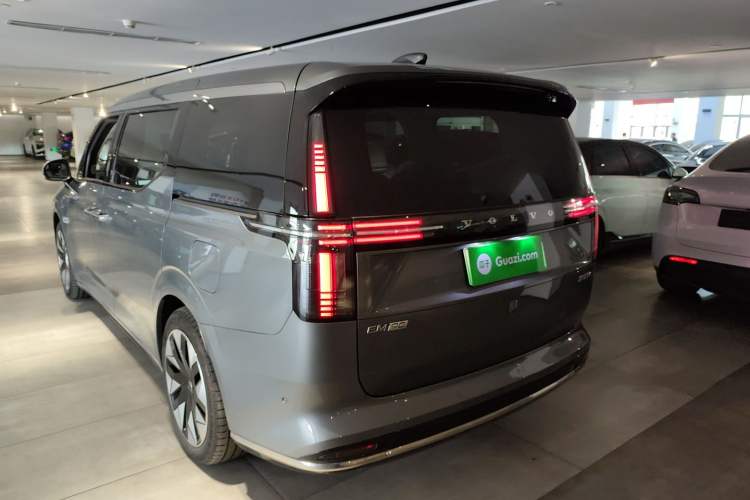 Used Volvo EM90 2025 Ultra Six-Seater
