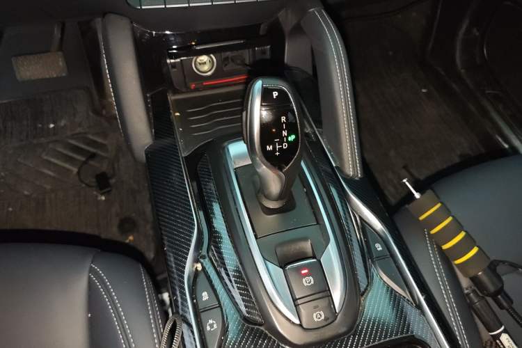 Used Brilliance V7 2018 280T DCT Luxury Model 5 Seats Gear Lever