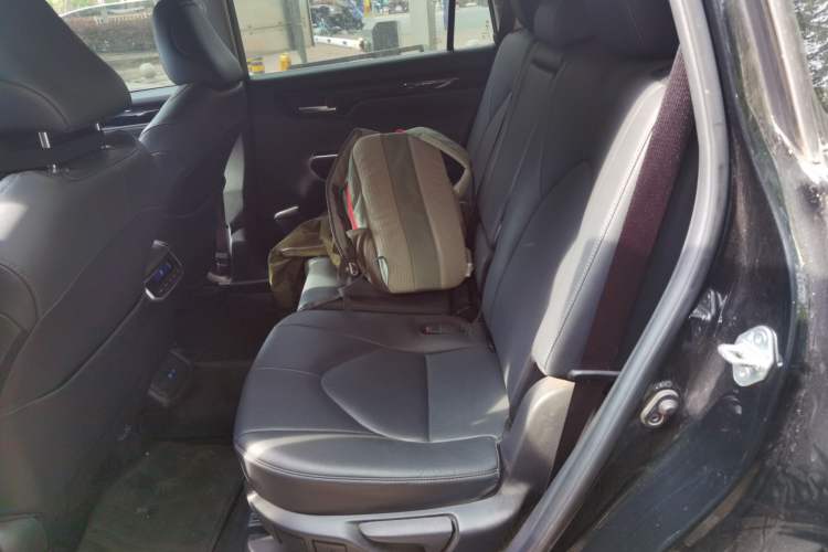 Used Toyota Highlander 2022 Dual-Engine 2.5L Four-Wheel Drive Luxury Edition 7 Seats Left Rear Seat