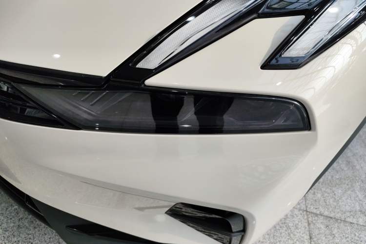 Used Lynk & Co 06 EM-P 2025 EM-P 126 Long-Range Max Left Front Headlight