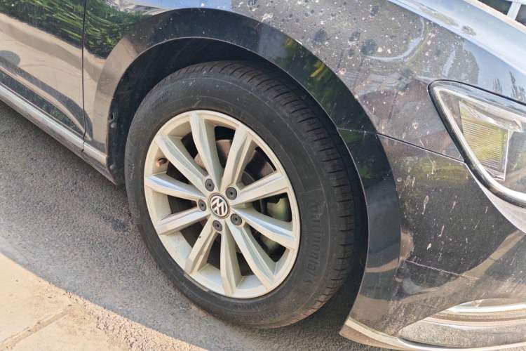 Used Volkswagen Magotan 2019 280TSI DSG Leading Model China VI Standard Right Front Wheel Hub