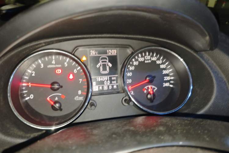 Used Nissan Qashqai 2011 2.0 XV Lea CVT 2WD Odometer Close Up