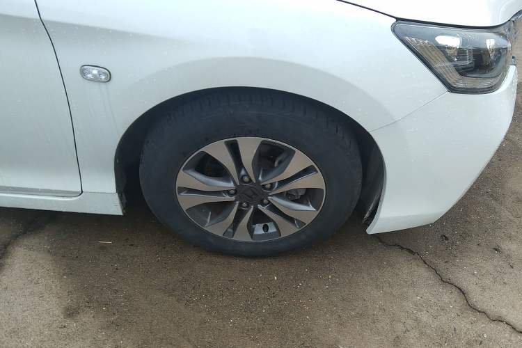 Used Honda Accord 2015 2.0L LXS Elite Edition Right Front Wheel Hub