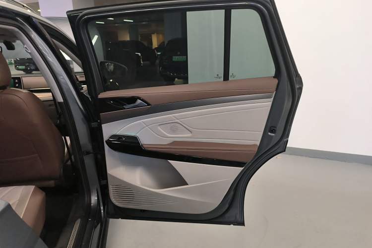 Used Volkswagen ID.6 X 2022 Smart Enjoyment Long-Range Edition