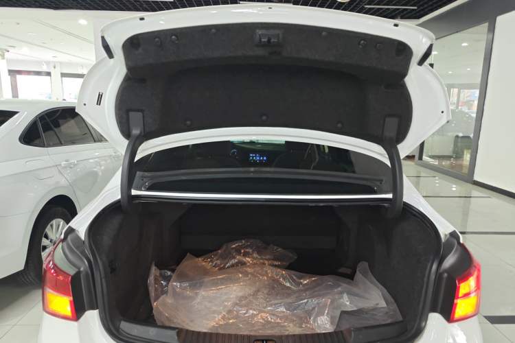 Used Buick Verano 2018 Sedan 15S Automatic Entry Model Trunk