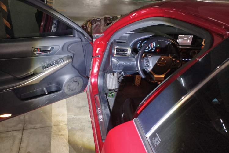 Used Lexus IS 2015 200t F SPORT