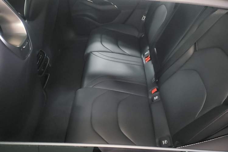 Used Xiaomi Auto SU7 2024 Four-Wheel Drive Ultra-Long Range Advanced Intelligent Driving Max Edition