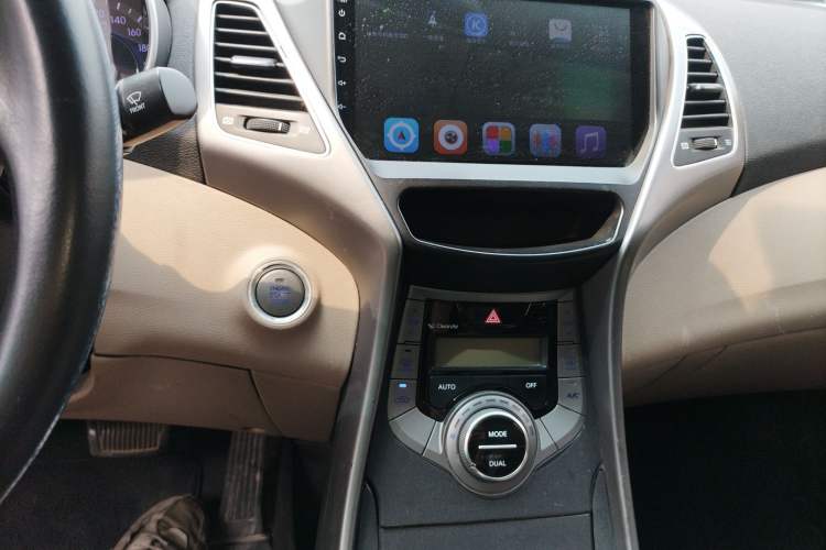 Used Hyundai Elantra (5th Generation / Langdong) 2015 1.6L Automatic Luxury Model Audio And AC Panel