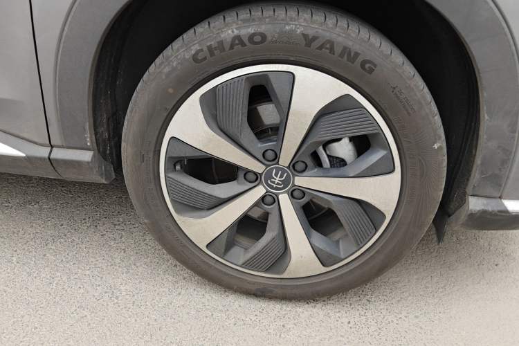 Used BYD Song PLUS New Energy 2021 DM-i 110KM Flagship PLUS Right Front Wheel Hub