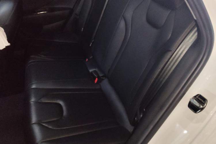 Used Hyundai Elantra 2021 1.5L CVT LUX Prestige Edition Left Rear Seat