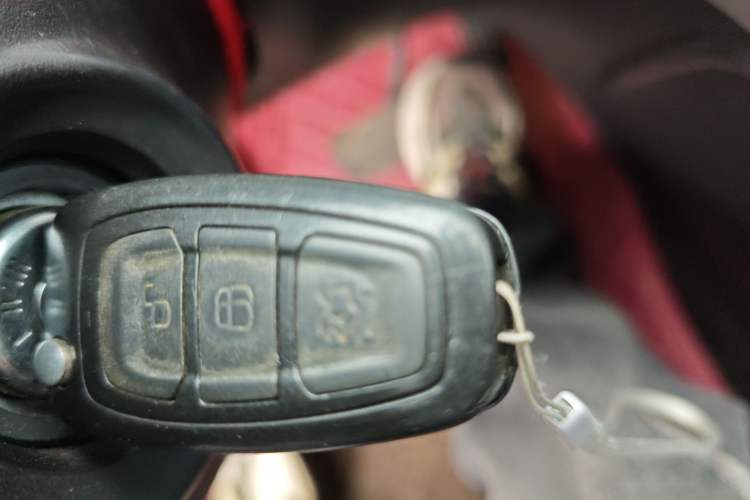 Used Ford Kuga 2013 1.6L GTDi Two-Wheel-Drive Trend Model Vehicle Key