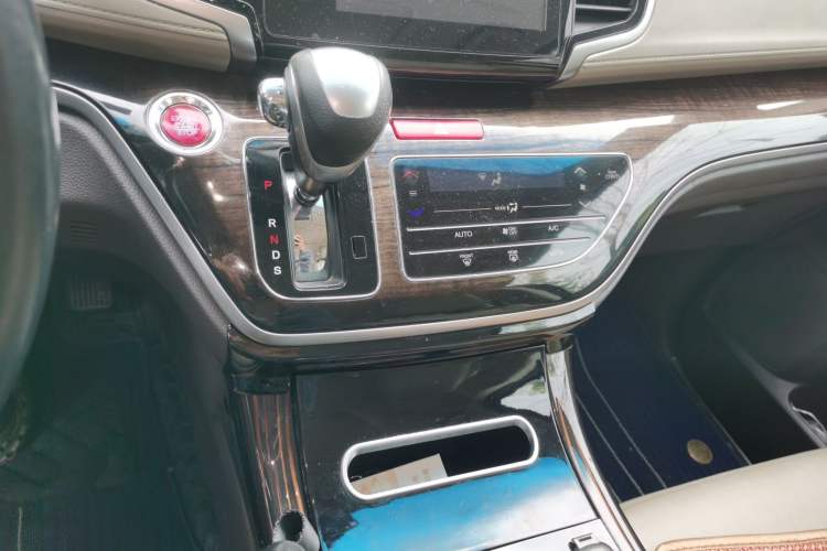 Used Honda Odyssey 2015 Updated Version 2.4L Smart Edition Gear Lever