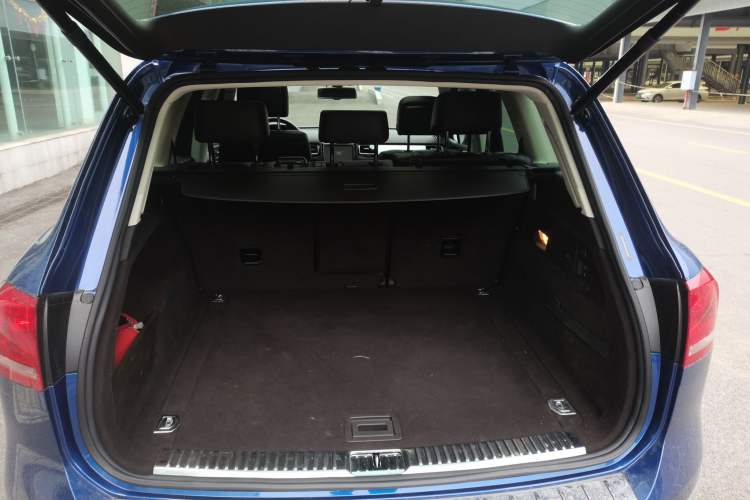 Used Volkswagen Touareg 2016 3.0 TSI Standard Version Trunk