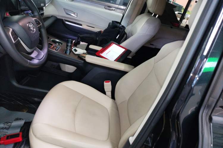 Used Toyota Granvia 2022 2.5L Hybrid Premium Edition Left Front Seat