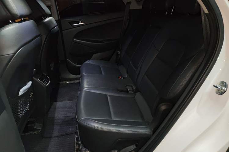 Used Hyundai Tucson 2018 1.6T Dual-Clutch Two-Wheel Drive 15th Anniversary Special Edition
