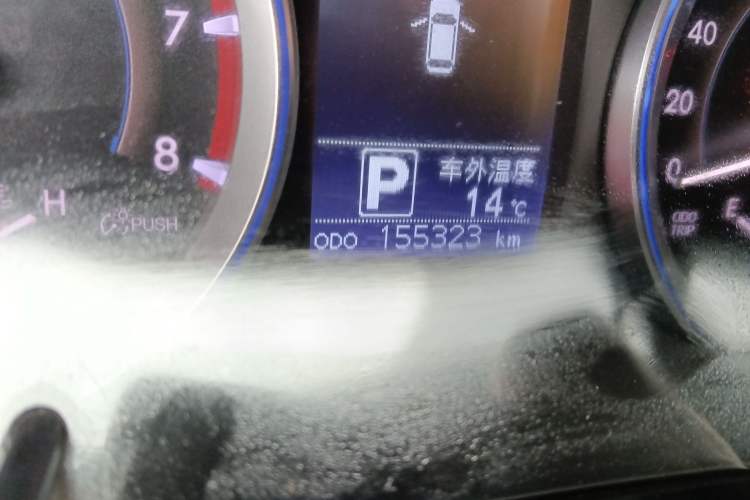 Used Toyota Highlander 2015 2.0T Four-Wheel Drive Luxury Edition 7-Seater Odometer Close Up