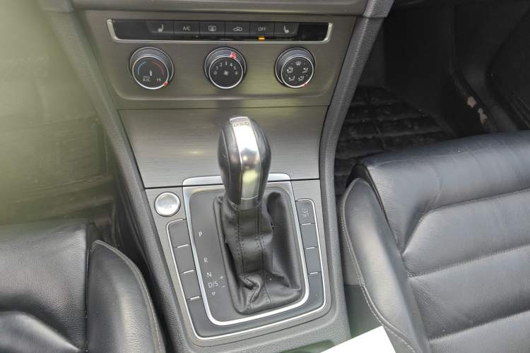 Used Volkswagen Golf 2014 1.4TSI Automatic Luxury Model
