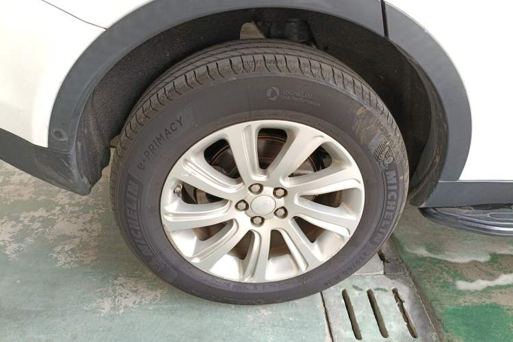 Used Land Rover Discovery Sport 2019 240 PS SE Version China VI Standard Right Rear Wheel Hub