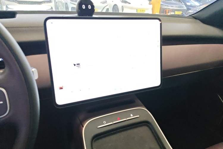 Used Nio ET5T 2025 75 kWh Touring Audio And AC Panel