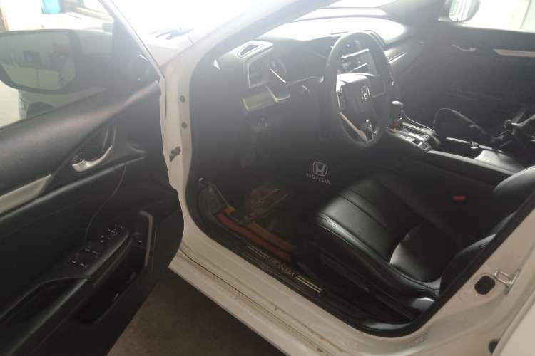 Used Honda Civic 2016 220TURBO CVT Luxury Edition Driver Seat