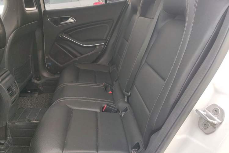 Used Mercedes-Benz GLA 2016 GLA 200 Fashion Model Left Rear Seat