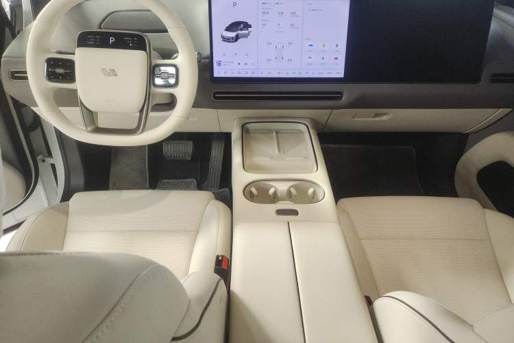 Used Li Auto i6 2025 Model Two-Wheel-Drive Standard Type
