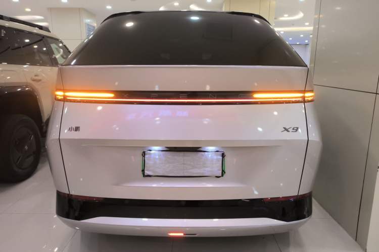 Used XPeng X9 2024 702 Ultra-Long Range Max
