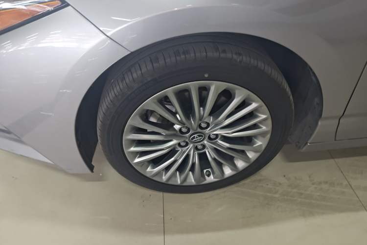 Used Toyota Avalon 2019 Dual-Engine 2.5L XLE Prestige Version China VI Standard Left Front Wheel Hub