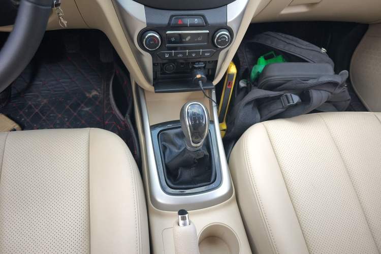 Used CHANGAN Eado 2015 1.6L Manual Luxury Model China V Standard Gear Lever