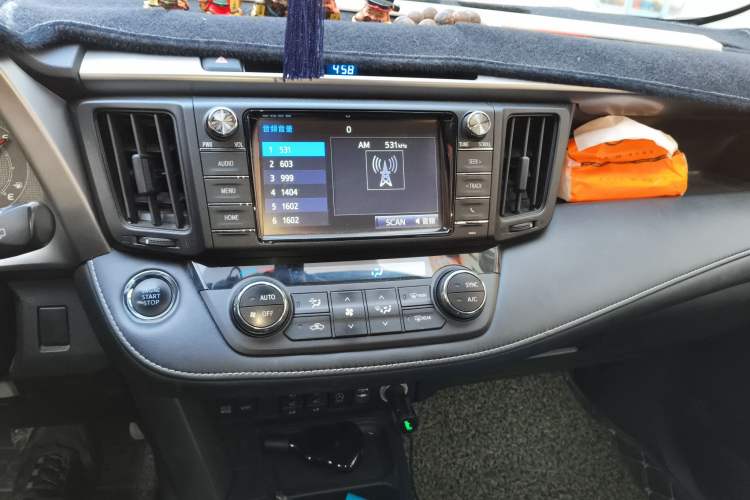 Used Toyota RAV4 2019 2.0L CVT Two-Wheel Drive Pioneer Edition China V Standard
