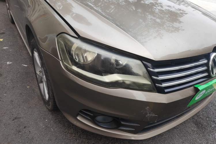 Used Volkswagen Bora 2014 1.6L Automatic Fashion Model Right Front Headlight