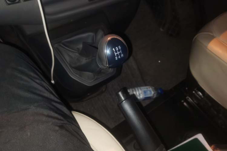 Used JMC Transit 2019 2.8T Commercial Version Long Wheelbase Mid-Roof 6-Seater Rear Single Tire China VI Emission Standard – JX493 Gear Lever