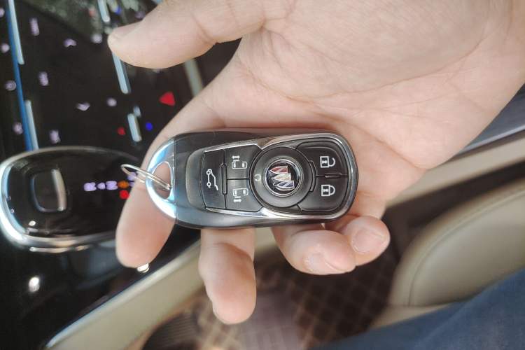 Used Buick GL8 2021 ES Landtrek 653T Smart Luxury Model
