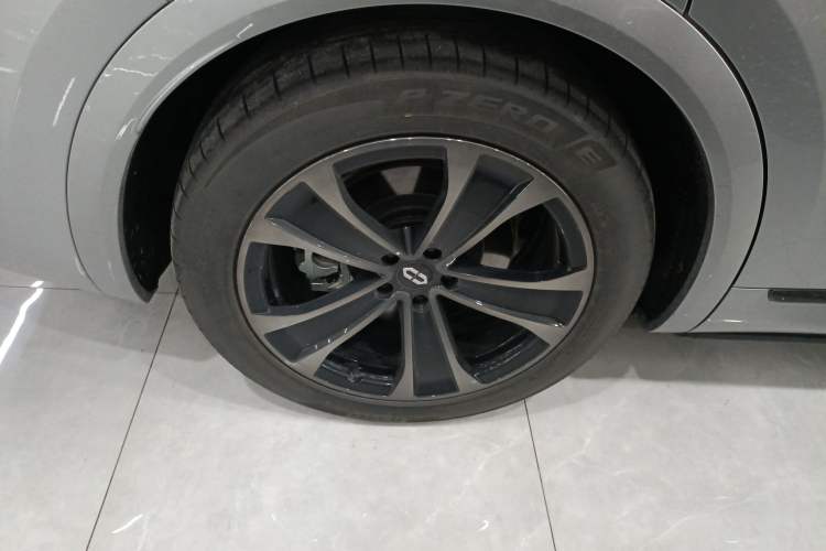 Used Hima AITO M8 2025 Extended-Range Max+ Version 53.4 kWh 5-Seater Edition