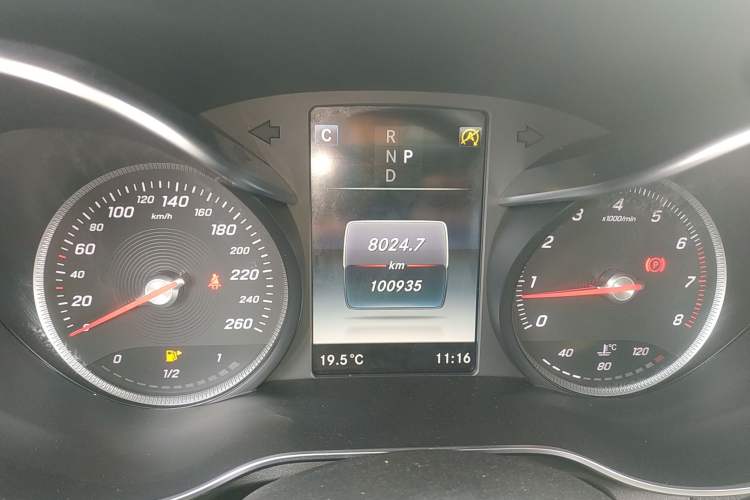 Used Mercedes-Benz GLC 2018 Facelift GLC 260 4MATIC Luxury Edition
