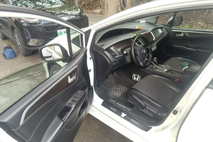 Used Honda Jade 2014 1.8L Automatic Comfort Elite Version 5 Seats