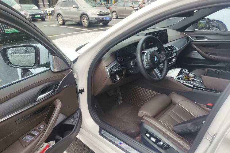 Used BMW 5 Series 2021 530Li Luxury Edition M Sport Package Driver Seat