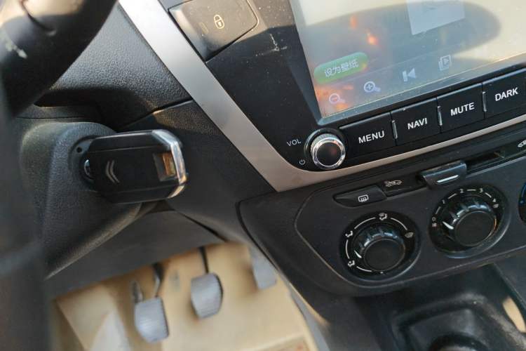 Used Citroen Elysee 2015 Zhishang Edition 1.6L Manual Fashion Model