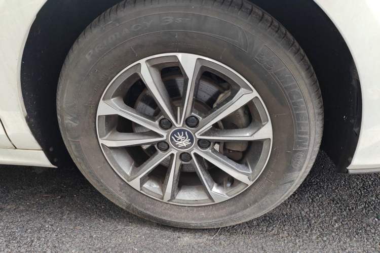 Used BYD Qin Pro New Energy 2019 DM Super Edition 1.5TI Automatic Smart Connect X-Trail Model China VI Standard Right Front Wheel Hub