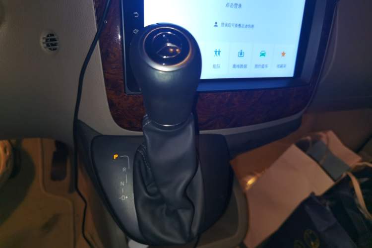 Used Mercedes-Benz Viano 2013 3.0L Hospitality Edition Gear Lever