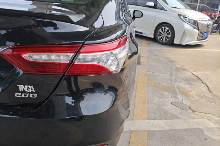 Used Toyota Camry 2018 2.0G Luxury Edition
