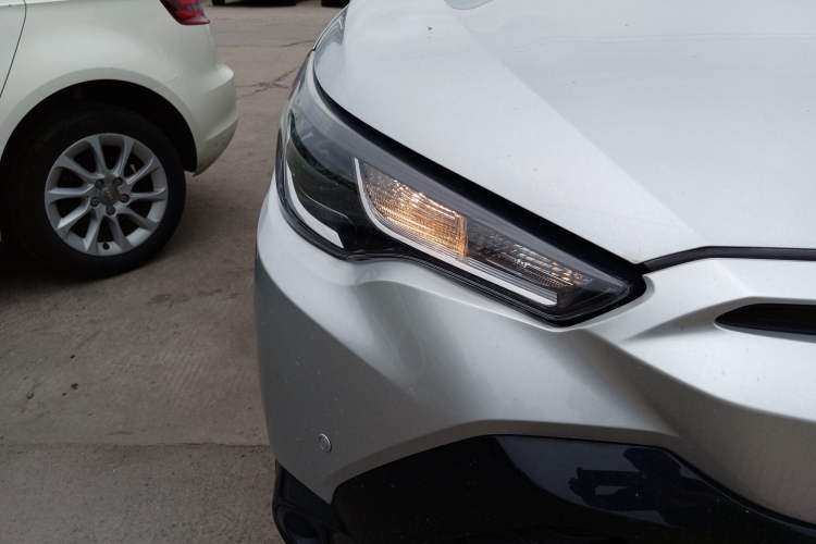 Used Toyota FRONTLANDER 2023 2.0L CVT Elite Edition Right Front Headlight