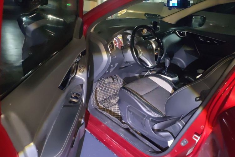 Used Nissan Qashqai 2016 2.0L CVT Luxury Edition Driver Seat