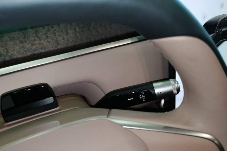 Used ONVO Luxeed L90 2025 Model—Ultra Six-Seater Version
