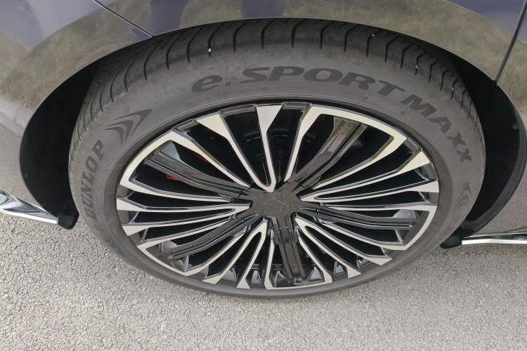 Used Avatr 12 2026 Ultra Pure-Electric All-Wheel-Drive Version Exterior 5