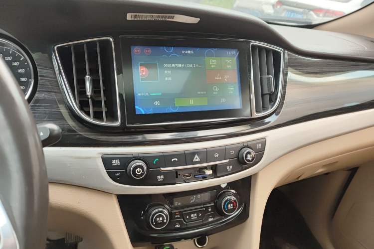 Used Baojun 730 2016 1.5L Manual Luxury Edition 7 Seats

