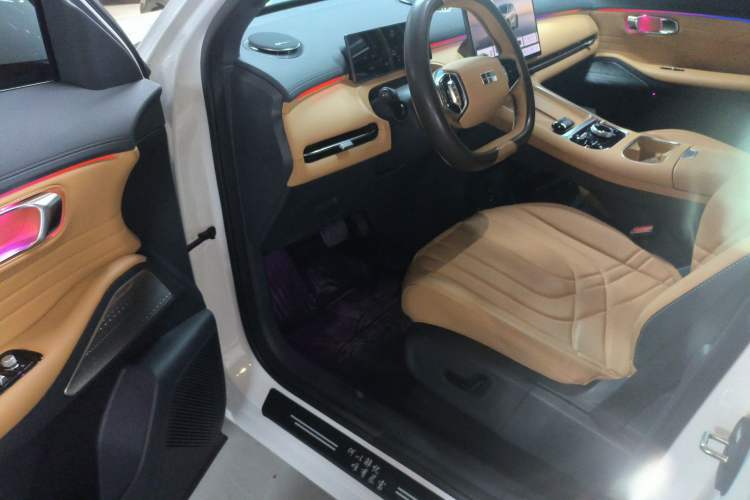 Used Geely Galaxy Xingjian 7 EM-i 2025 120km Launch+ Version Driver Seat