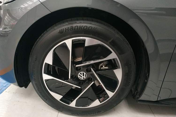 Used Volkswagen ID.3 2024 Pure & Smart Edition Left Front Wheel Hub